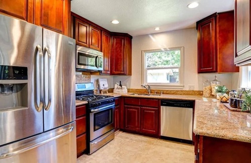 Petaluma Casa | Midtown Petaluma Furnished Home — Available December '25 through July '26