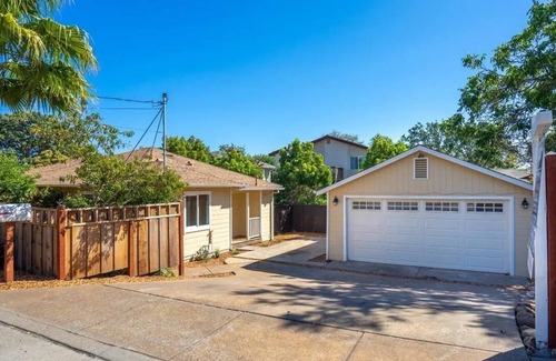 Petaluma Casa | Midtown Petaluma Furnished Home — Available December '25 through July '26