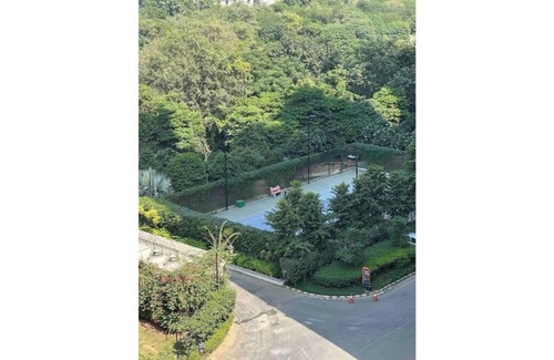 New Delhi Apartamento | Midtown Studio Apt in DLF Capital West Delhi