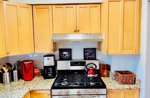 Piedmont Heights Casa | Midtown Townhouse, Walk to Piedmont Park, Sleeps 6+, Parking