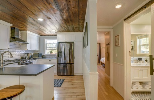 Franklin to the Fort Casa | MidtownEcoModernFarmhouse PrivateParking FencedYard BrooklineSheets PetFriendly