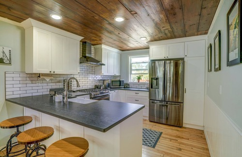 Franklin to the Fort Casa | MidtownEcoModernFarmhouse PrivateParking FencedYard BrooklineSheets PetFriendly