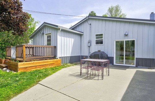 Franklin to the Fort Casa | MidtownEcoModernFarmhouse PrivateParking FencedYard BrooklineSheets PetFriendly