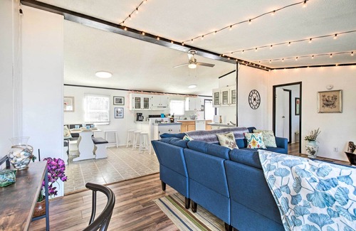 Midway Cabaña | Midway Vacation Rental w/ Lake Access!