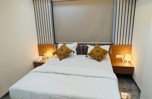 Nashik Cama Y Desayuno | Mighter Crest Studio Apartment
