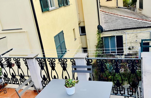 Castelletto Apartamento | Migliorina House, characteristic Genoese apartment with terrace, city center