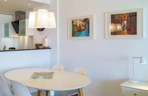Mijas Apartamento | "Mijas Costa Modern 2 Bed Apartment" con vistas al mar y a la montaña, piscina y jardín