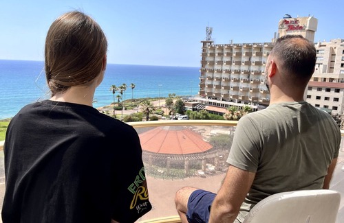 Netanya Apartamento | MIKLAT Elegant Apt with Balcony & Sea View by FeelHome