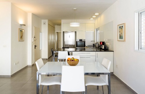 Tel Aviv Apartamento | MIKLAT Full Comfort 1BR near Frishman Beach by FeelHome
