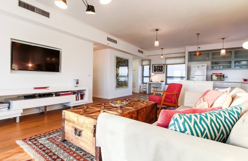 Neve Tzedek Apartamento | MIKLAT Luxury Condo & Spectacular View by FeelHome