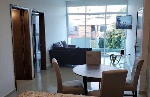 Zona Dorada Apartamento | Milan cuatro. 2 cuadras de Playa del delfin