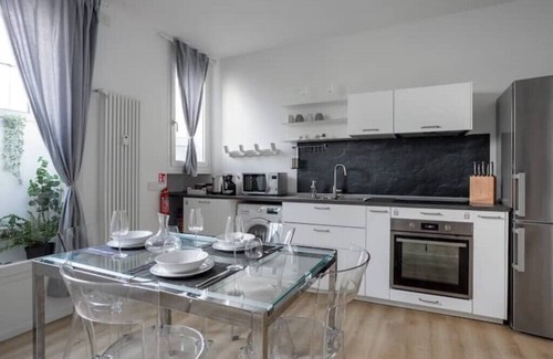 Fiera Apartamento | [MILAN FIERA-CITY LIFE] Three Towers House - Free Wi-fi - Netflix -