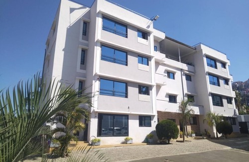 Antananarivo Avaradrano Apartamento | Milestone City Apartments │ Live work or relax│Kitchen │Restaurant│Nr Tsimbazaza