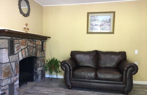Milford Casa | Milford's Ultimate Relaxation: Free Parking Near Delaware River