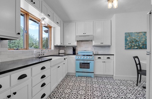 Dripping Springs Casa | Milk Bath Springs House | Pet Friendly - 1930's inspired Retreat!