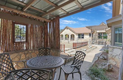 Dripping Springs Casa | Milk Bath Springs Cottage