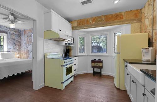 Dripping Springs Casa | Milk Bath Springs Cottage