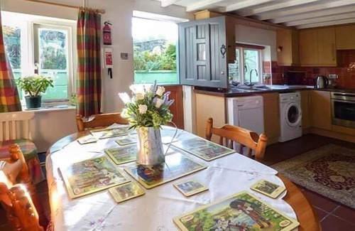 Laugharne Cabaña | Milk Wood Cottage