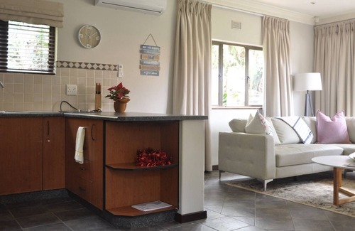Umhlanga Cabaña | Milkwood Guesthouse - Private Beach Access