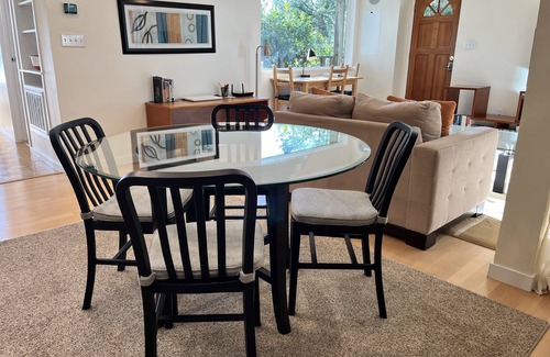 Almonte Casa | Mill Valley Escape-Minutes to Freeway, Arbolada Lot & Water View