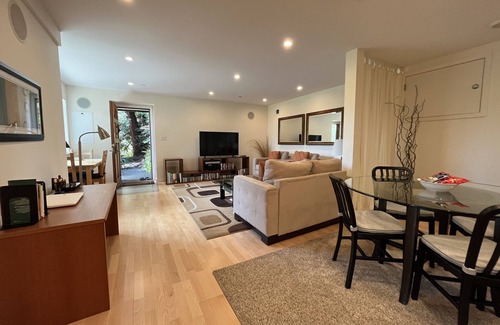Almonte Casa | Mill Valley Escape-Minutes to Freeway, Arbolada Lot & Water View