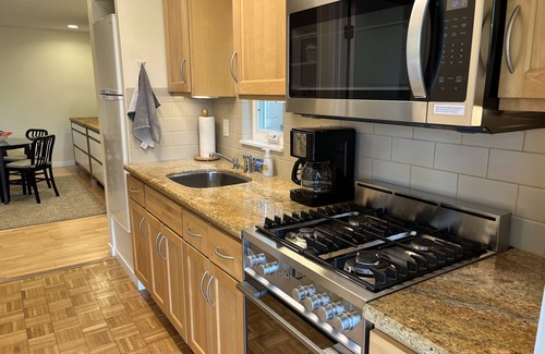 Almonte Casa | Mill Valley Escape-Minutes to Freeway, Arbolada Lot & Water View
