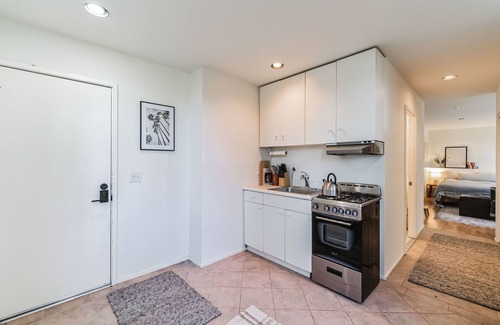 Mill Valley Apartamento | Mill Valley Treehouse Apt 1 Bedroom Apts by RedAwning