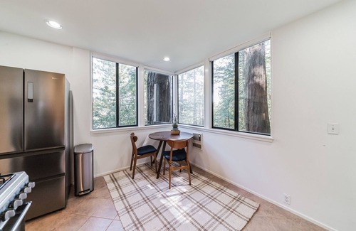 Mill Valley Apartamento | Mill Valley Treehouse Apt 1 Bedroom Apts by RedAwning