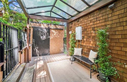 Mill Valley Apartamento | Mill Valley Treehouse Apt 1 Bedroom Apts by RedAwning