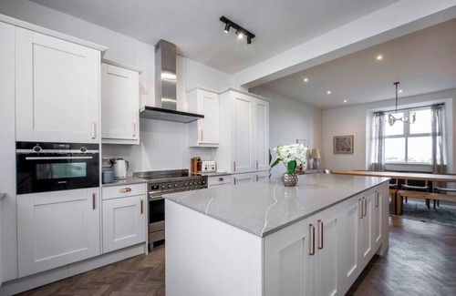 Amlwch Casa | Millbank Estate: Unique Coastal Retreat