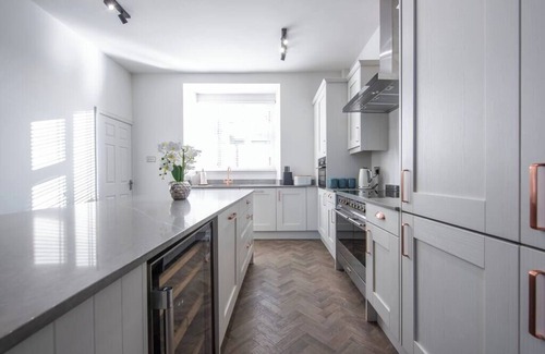 Amlwch Casa | Millbank Estate: Unique Coastal Retreat