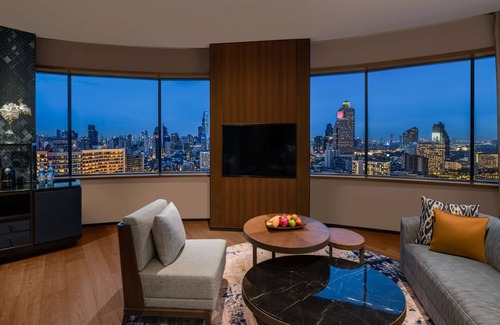 Khlong Ton Sai Hotel | Millennium Hilton Bangkok