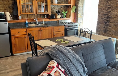 Elora Apartamento | Millers Mistress - Millview, 1-bdrm + apt, DownTown Elora with WiFi, & AC