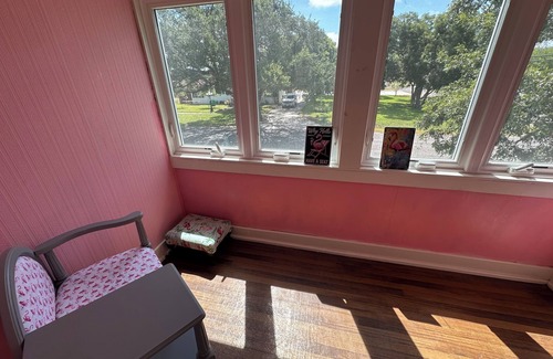 Aransas Pass Casa | Millers Shabby Chic and Beachie 5 Bedroom 2 Bath 3 blocks from Downtown