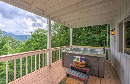 Maggie Valley Cabina | Million Dollar Views, PRIVATE, Golf, Hot Tub, Game Room, Hike