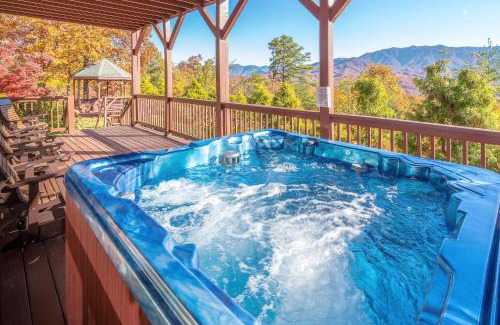 Gatlinburg - Pigeon Forge Casa | Million Views Hot Tub Game Room Sleeps 25