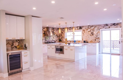 Chester Casa | Millionare Mansion w/ Lrg Hot Tub on 1.5 Acres - fun activities all around!