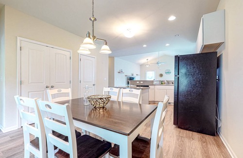 Millville Casa | Millville by the Sea home with screened deck & access to pools/pickleball/gym
