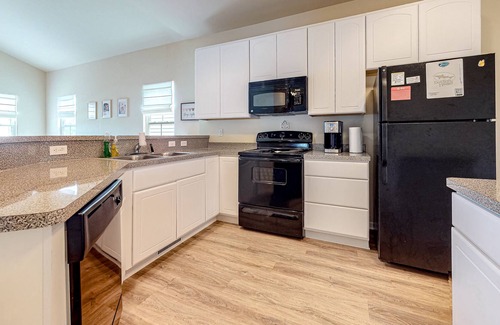 Millville Casa | Millville by the Sea home with screened deck & access to pools/pickleball/gym