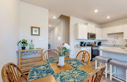 Millville Casa | Millville by the Sea home with clubhouse, pools & wellness center access