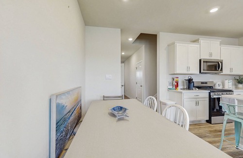 Millville Casa | Millville by the Sea townhome with clubhouse, pools & wellness center access