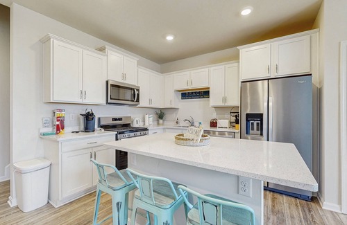 Millville Casa | Millville by the Sea townhome with clubhouse, pools & wellness center access