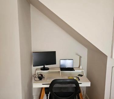 Claremont Apartamento | Milner Cottage: Digital Nomad Oasis