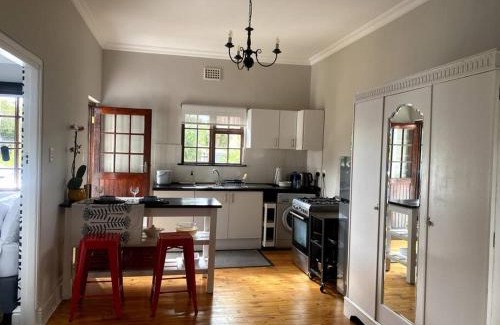 Claremont Apartamento | Milner Cottage: Digital Nomad Oasis