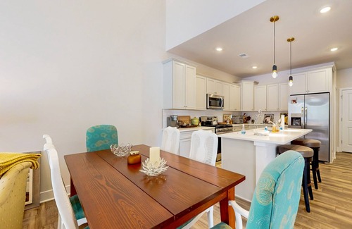 Frankford Casa | Milo's Haven pet friendly townhome w/shared pool, W/D & Free WIFI