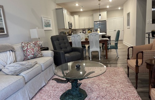 Frankford Casa | Milo's Haven pet friendly townhome w/shared pool, W/D & Free WIFI