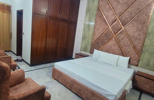 F-6 Sector Cama Y Desayuno | Milton lodge guest house in G 13/1 near the Islamabad international irport