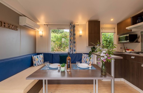 Giens Casa | Mimosa-Bungalow-Baño con ducha-Vista al Jardín
