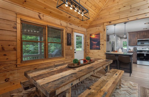 Wolf Laurel Casa | Min to Hatley Pt Stunning Mtn Views Hot Tub