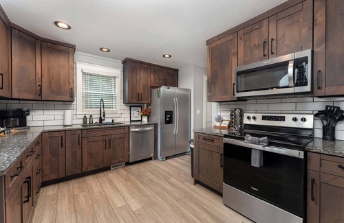 Wolf Laurel Casa | Min to Hatley Pt Stunning Mtn Views Hot Tub